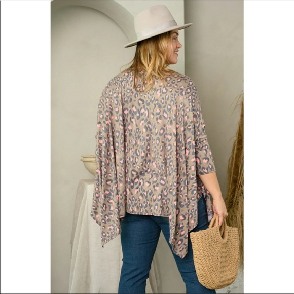 Plus size (size 1X/2X) pink leopard asymmetrical top - Picture 3 of 6